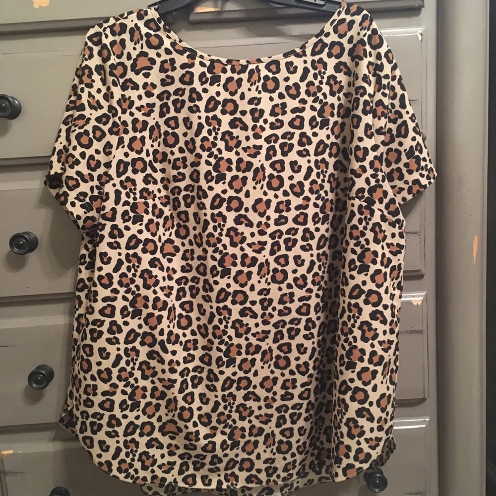 Super cute leopard print shirt.
